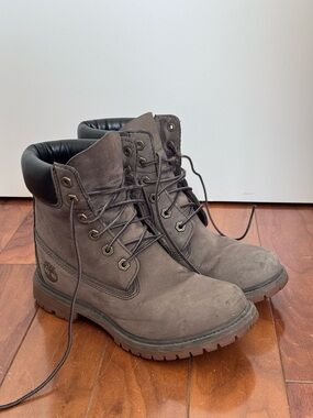 Timberland Women’s Waterproof Gray Boots Size 7.5